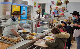 Le self de St-Do au pays des Burger